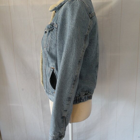 Levis Strauss & Co. women’s Jean Jacket size Medium With Sherpa Fleece Lining - Picture 13 of 16